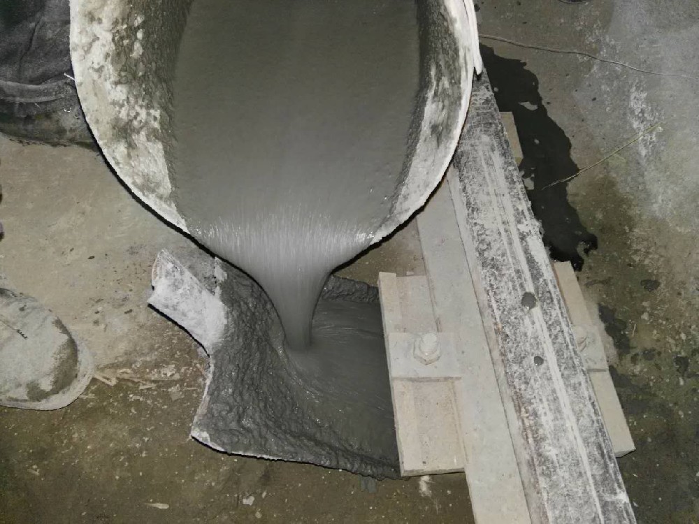 √高強(qiáng)無收縮灌漿料施工步驟